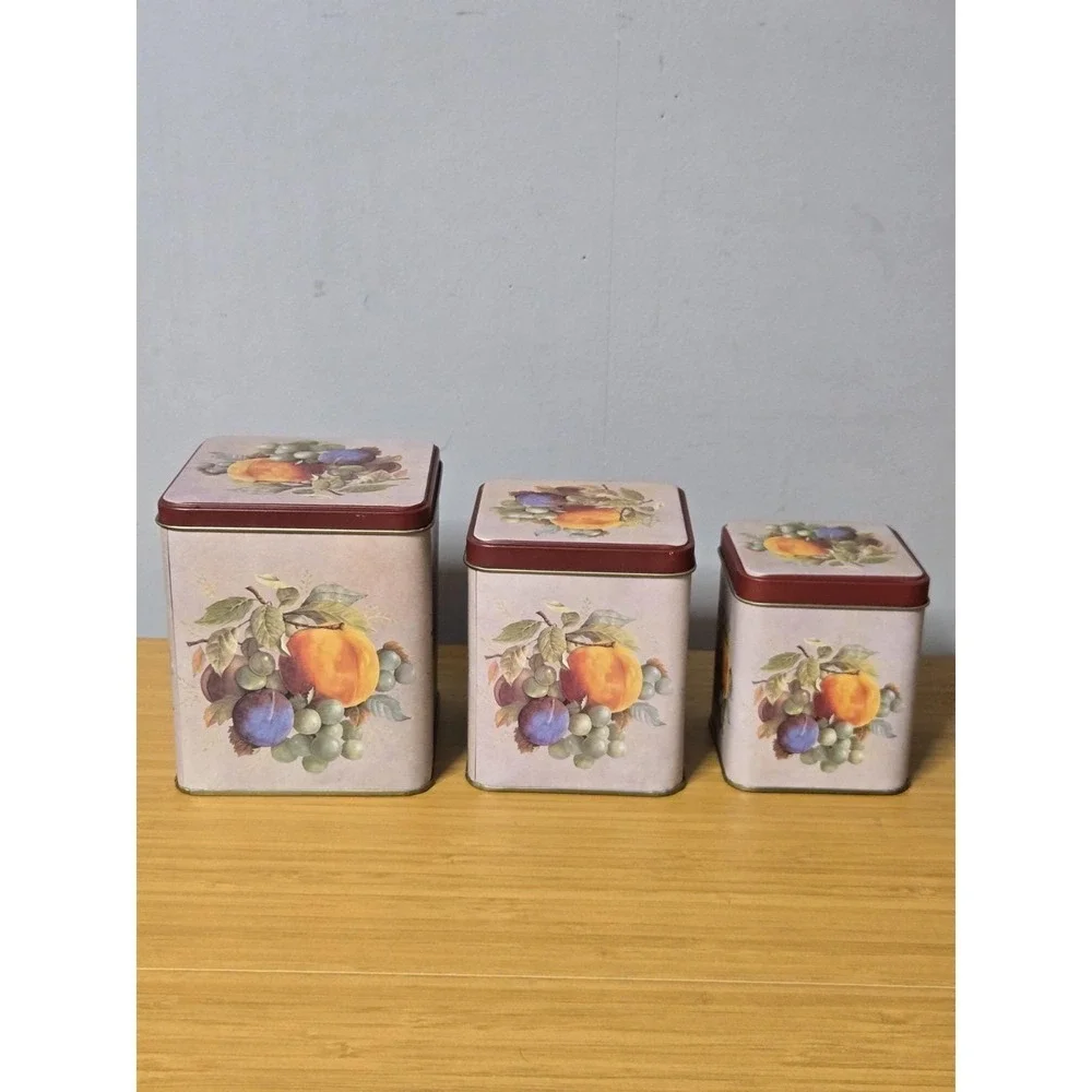Vintage 3 Piece Metal Nesting Canisters.